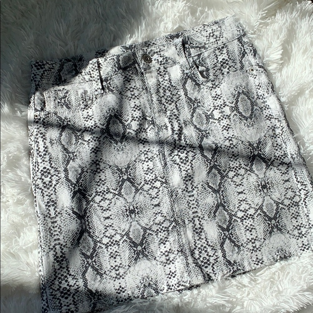 Snake skin print high waisted skirt